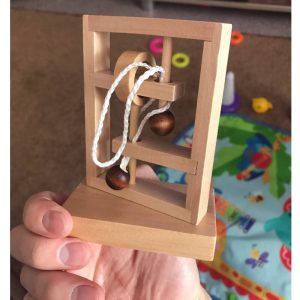Casse tête en bois avec ficelle
