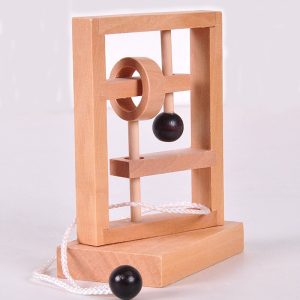 Casse tête en bois avec ficelle